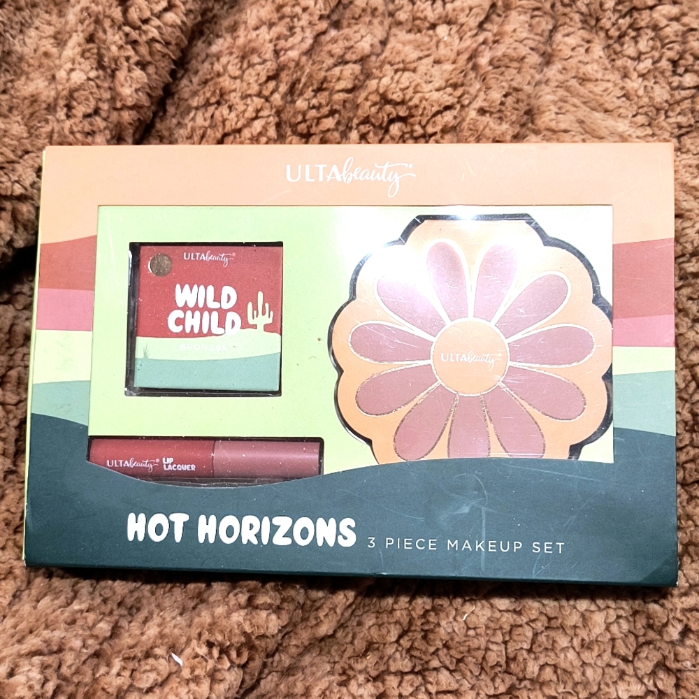 Hot Horizons 3 Piece Makeup Set, 12 Pan Eye Shadow, 1 Lip Lacquer, Bronzer